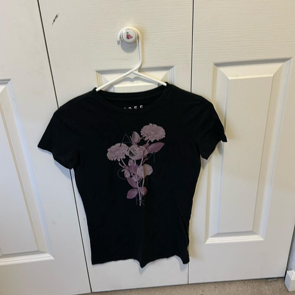 In selling a shit I got it at Aeropostale.its a size medium